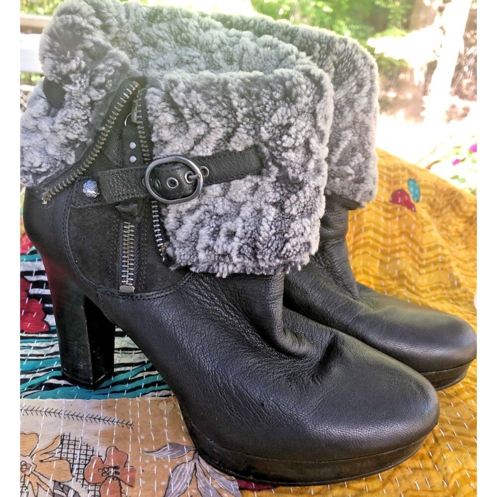 UGG Womens Boots 1005648 Black Shearling Buckle Zip 9